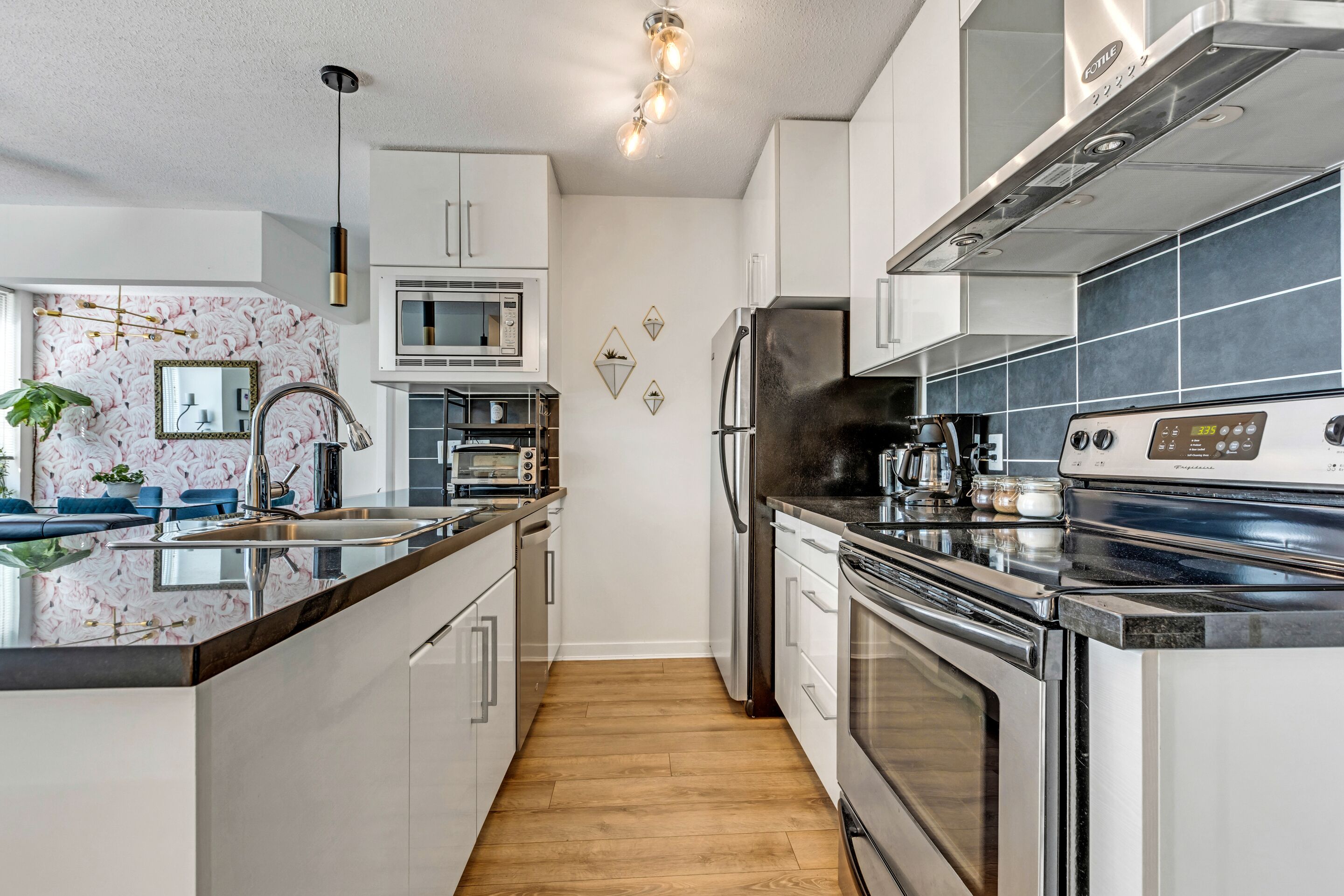 Coffee/tea maker, fridge, microwave, oven