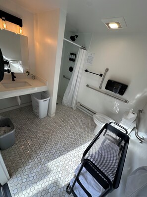 Πετσέτες, Σαπούνι, Σαμπουάν, Χαρτί υγείας