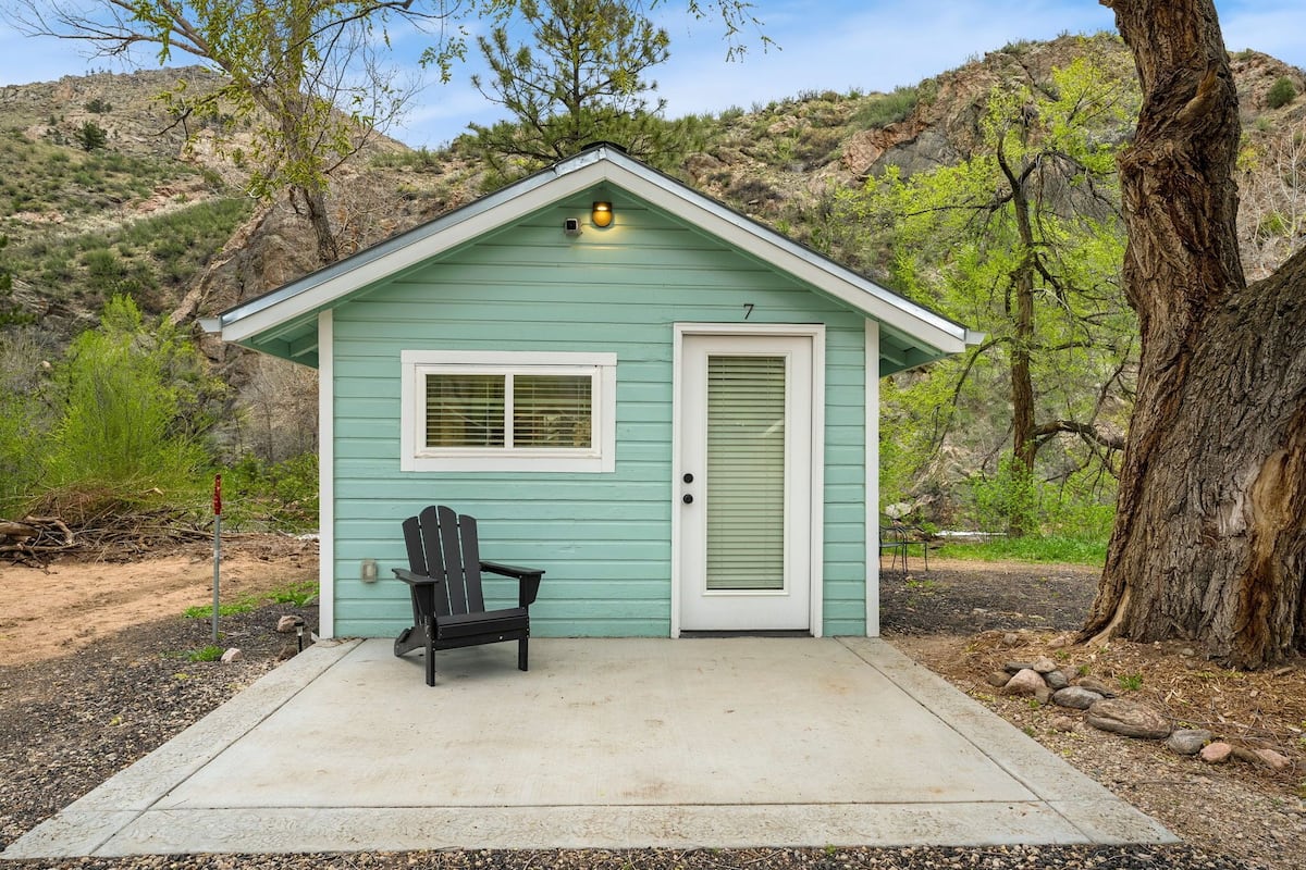 DADD GULCH | 1 bedroom, individually decorated, individually furnished, free WiFi