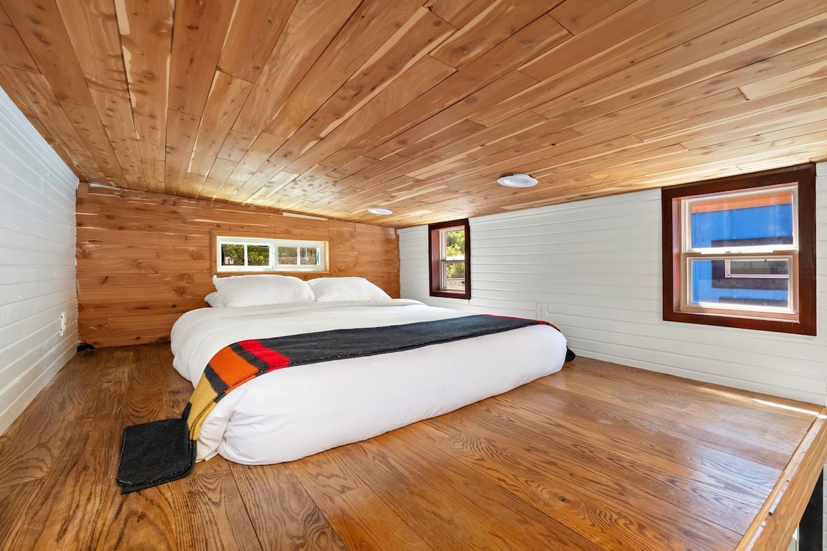 Basic Room | Free WiFi, individually decorated, individually furnished, bed sheets