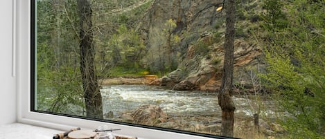 DADD GULCH | Individually decorated, individually furnished, free WiFi, bed sheets