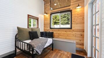 Basic Room | Individually decorated, individually furnished, free WiFi, bed sheets