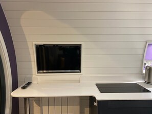 Kühlschrank, Mikrowelle, Herdplatte, Toaster
