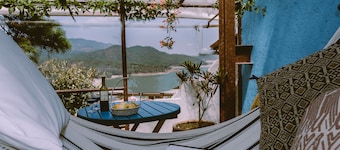 Beautiful Suite w/ great view: garden & lake, quite, comfortable, close to town