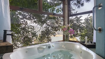 Jetted bath, hair dryer, towels