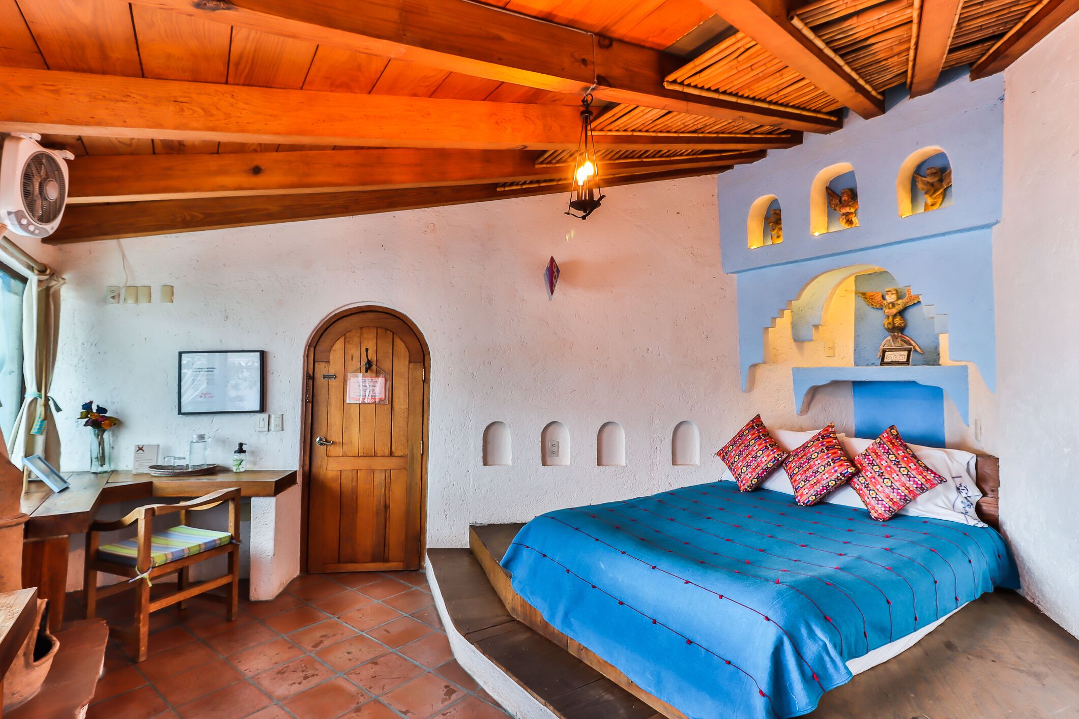 1 makuuhuone, työpöytä, Wi-Fi, vuodevaatteet