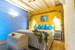 1 bedroom, desk, WiFi, bed sheets - Exclusive Suite: Impressive view, comfort and all services, conveniently loc. (Valle de Bravo)