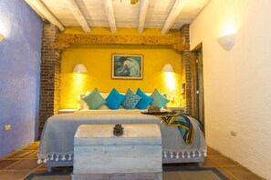 1 bedroom, desk, WiFi, bed sheets