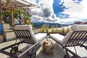 Terrace/patio - Exclusive Suite: Impressive view, comfort and all services, conveniently loc. (Valle de Bravo)
