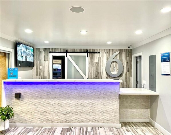 Lobby - Motel6 Yuba City, CA (Yuba City)