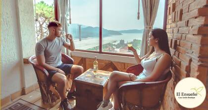 Suite w/Amazing view, home office and comfort, close to most amenities