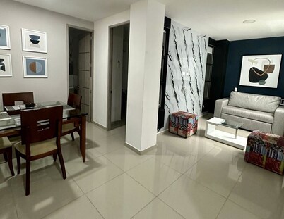 Modern One Bedroom Apartment, with Great Location.