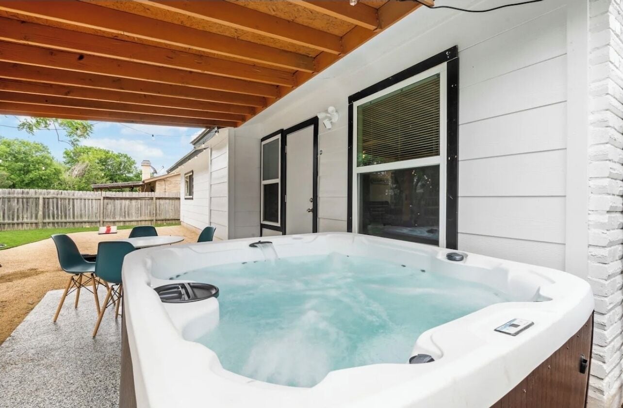 Hot tub & Game Room by Six Flags Fiesta Texas & Seaworld / Shopping - Sleeps 16