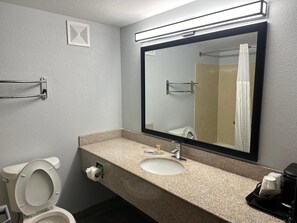 Bathroom - Super 8 by Wyndham Alexandria LA (Alexandria)