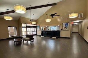 Lobby - Super 8 by Wyndham Alexandria LA (Alexandria)