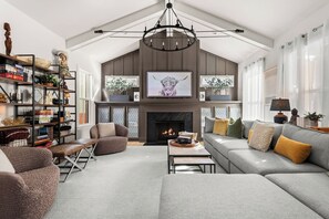 Smart TV, lareira, escritórios