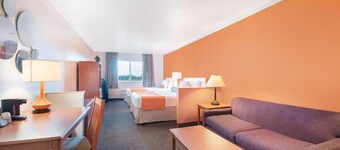 Howard Johnson by Wyndham Oacoma Hotel and Suites