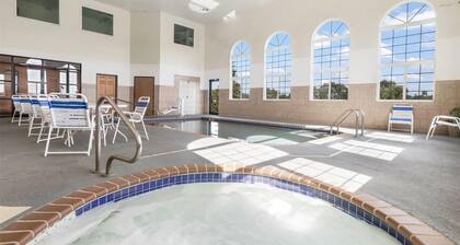Howard Johnson by Wyndham Oacoma Hotel and Suites