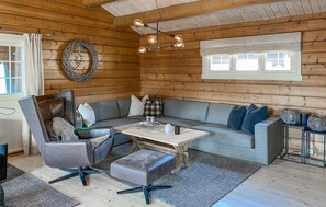 Fireplace - 4 bedroom awesome home in Bjorli (Bjorli)