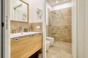 Shower, hair dryer, bidet, towels - Hostmate - Milano - Via Col Di Lana - Navigli (Milano)