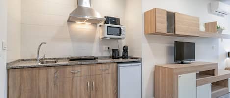 Fridge, stovetop
