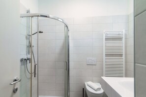 Ducha, secador de pelo, bidet