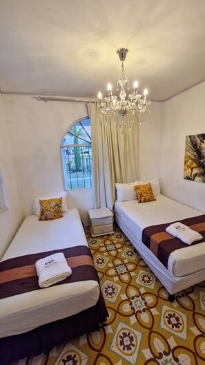 8 habitaciones, tabla de planchar con plancha y wifi gratis