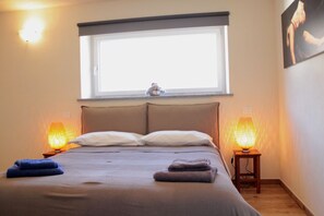 1 quarto, Wi-Fi de cortesia, roupa de cama