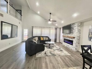 Télévision, cheminée