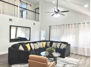 Televisie en een open haard