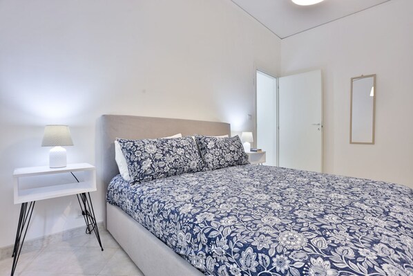 1 chambre, fer et planche à repasser, Wi-Fi, literie fournie