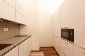 Fridge, microwave, stovetop, cookware/dishes/utensils