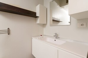 Douche, sèche-cheveux, bidet