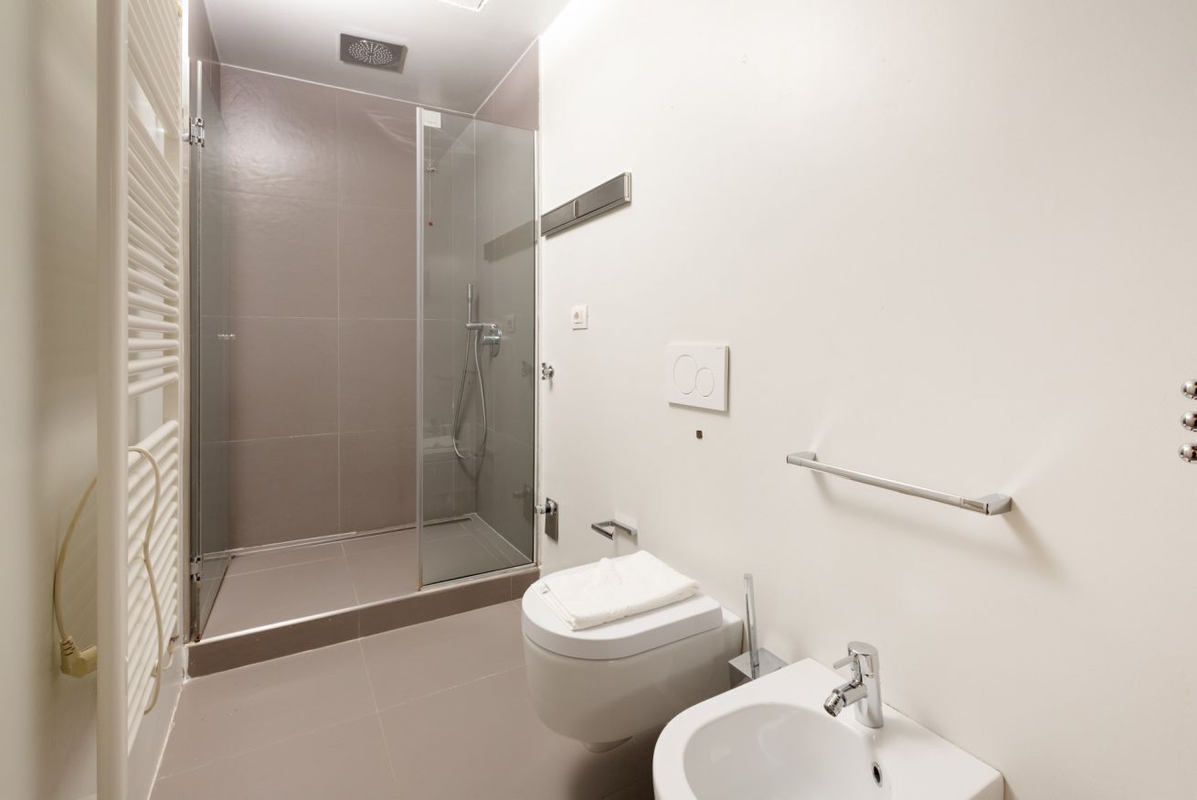 Dusche, Haartrockner, Bidet