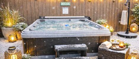 Tina de hidromasaje al aire libre