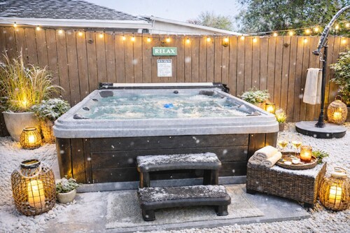 Cozy & Cheerful w/Hot Tub, Hammocks, Fenced Yard, & BBQ! Near Airport & DT!