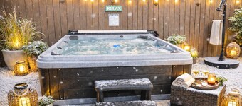 Cozy & Cheerful w/Hot Tub, Hammocks, Fenced Yard, & BBQ! Near Airport & DT!