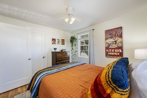 3 bedrooms, desk, iron/ironing board, travel cot - Amazing Location Near Downtown & Airport w/Hot Tub, Hammocks, Fenced Yard, & BBQ (Salt Lake City)