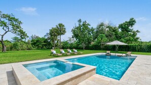 Outdoor pool - Beautiful Lakeside Oasis (West Palm Beach)