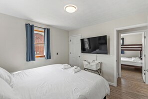 3 bedrooms, iron/ironing board, travel cot, free WiFi