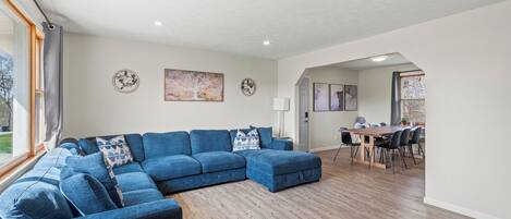 Een smart-tv en videogames