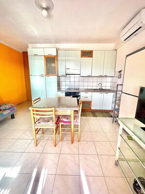 Fridge, microwave, oven, stovetop - CASA MIRADOR: panoramic terrace (Budoni)