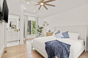 5 bedrooms, iron/ironing board, WiFi, bed sheets