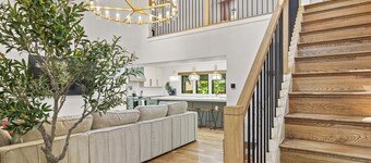 Lakeside Haven: Spacious Retreat with Stunning Views and Family Fun