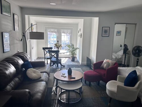 Cozy, safe, centrally located studio