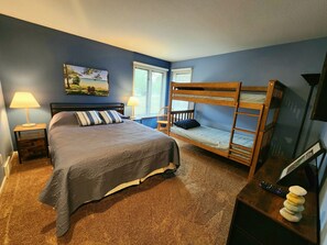 2 Schlafzimmer, Schreibtisch, Bügeleisen/Bügelbrett, kostenloses WLAN