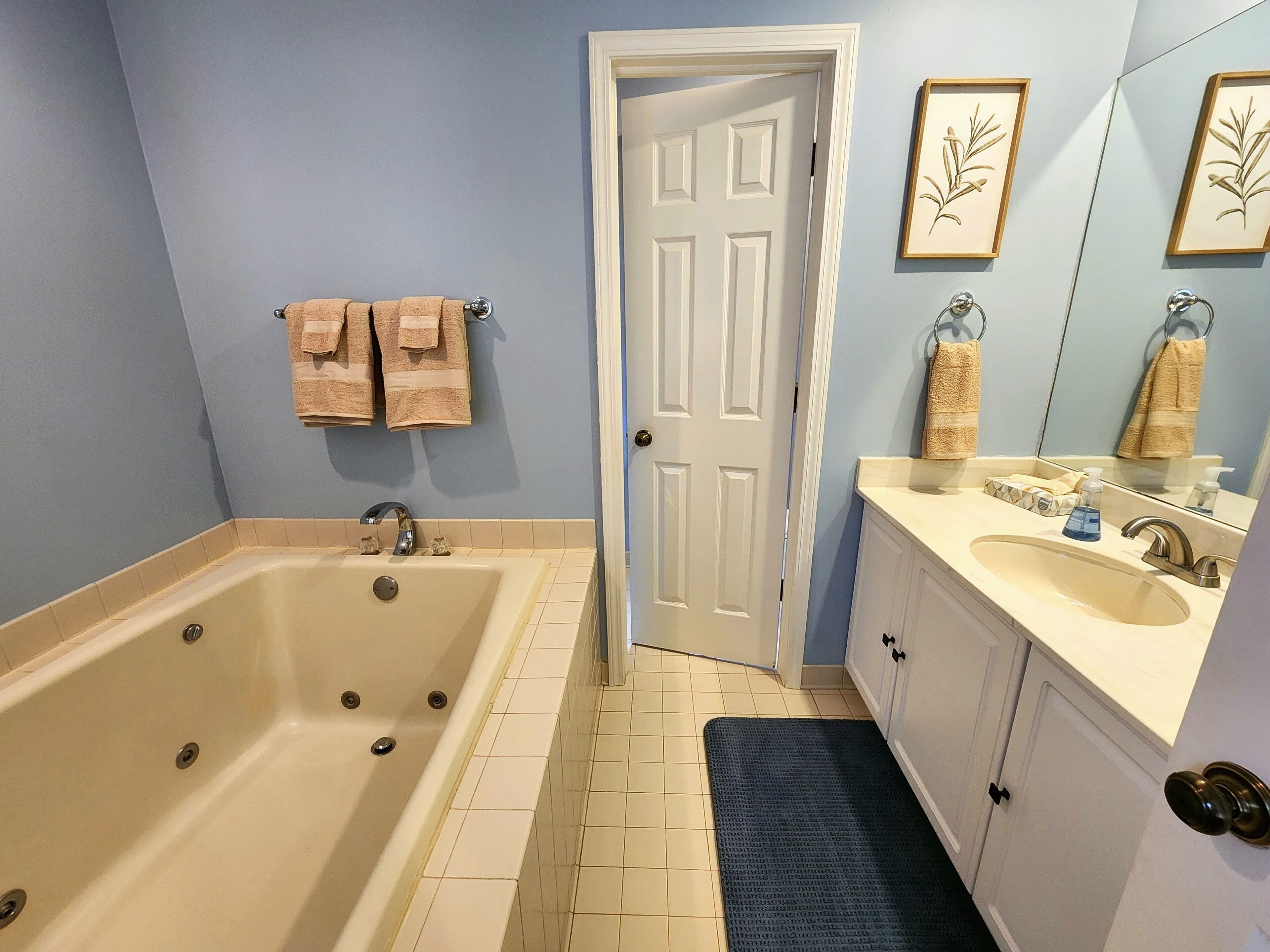 Primary bedroom ensuite has a jetted tub!