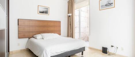1 habitación, tabla de planchar con plancha, wifi y ropa de cama