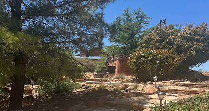 Beautiful cabin retreat with gorgeous views! Pet friendly with wide open spaces.