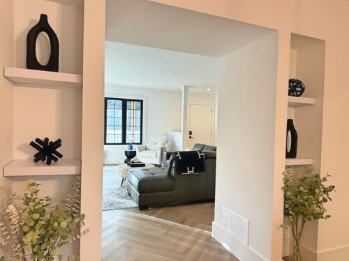 Muskoka Chic New Designer Cottage – Heart of Port Carling – Walk to Everything!